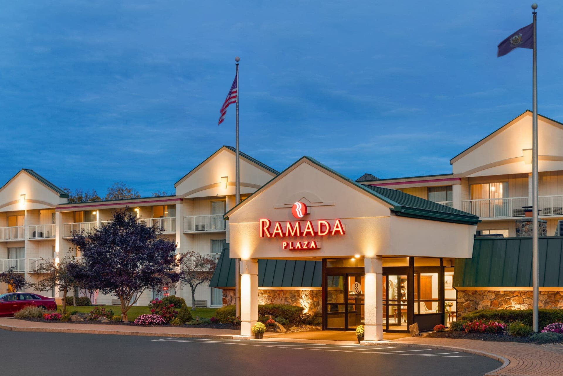 Ramada Plaza by Wyndham Portland Jacuzzi room