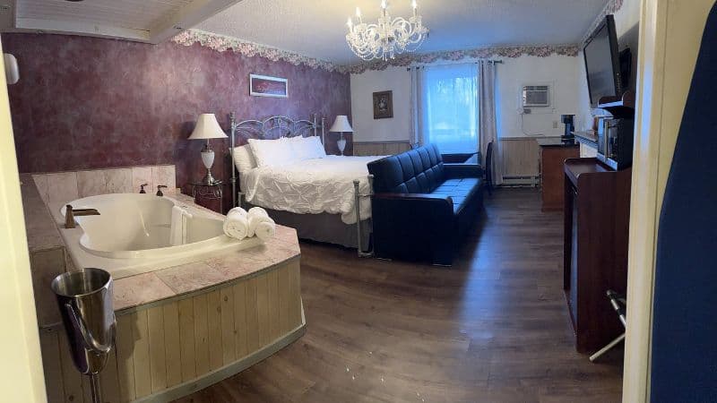 Vacationland Inn & Suites Jacuzzi room