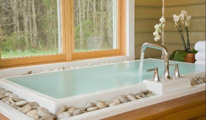Brampton 1860 Jacuzzi room