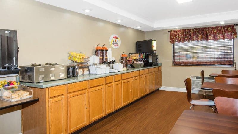 Super 8 by Wyndham Frederick hotel photo 5