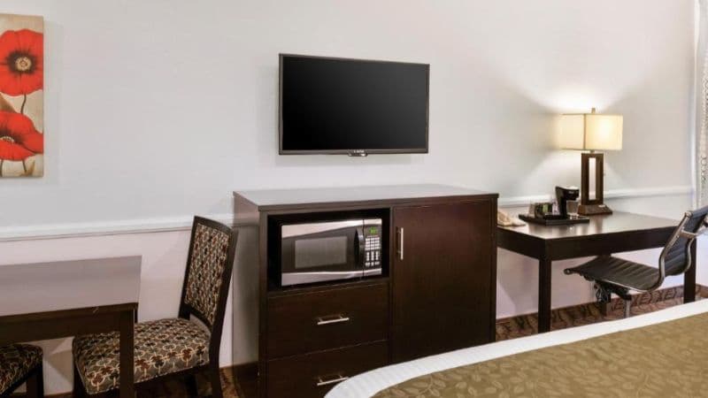 Wisp Resort Jacuzzi room
