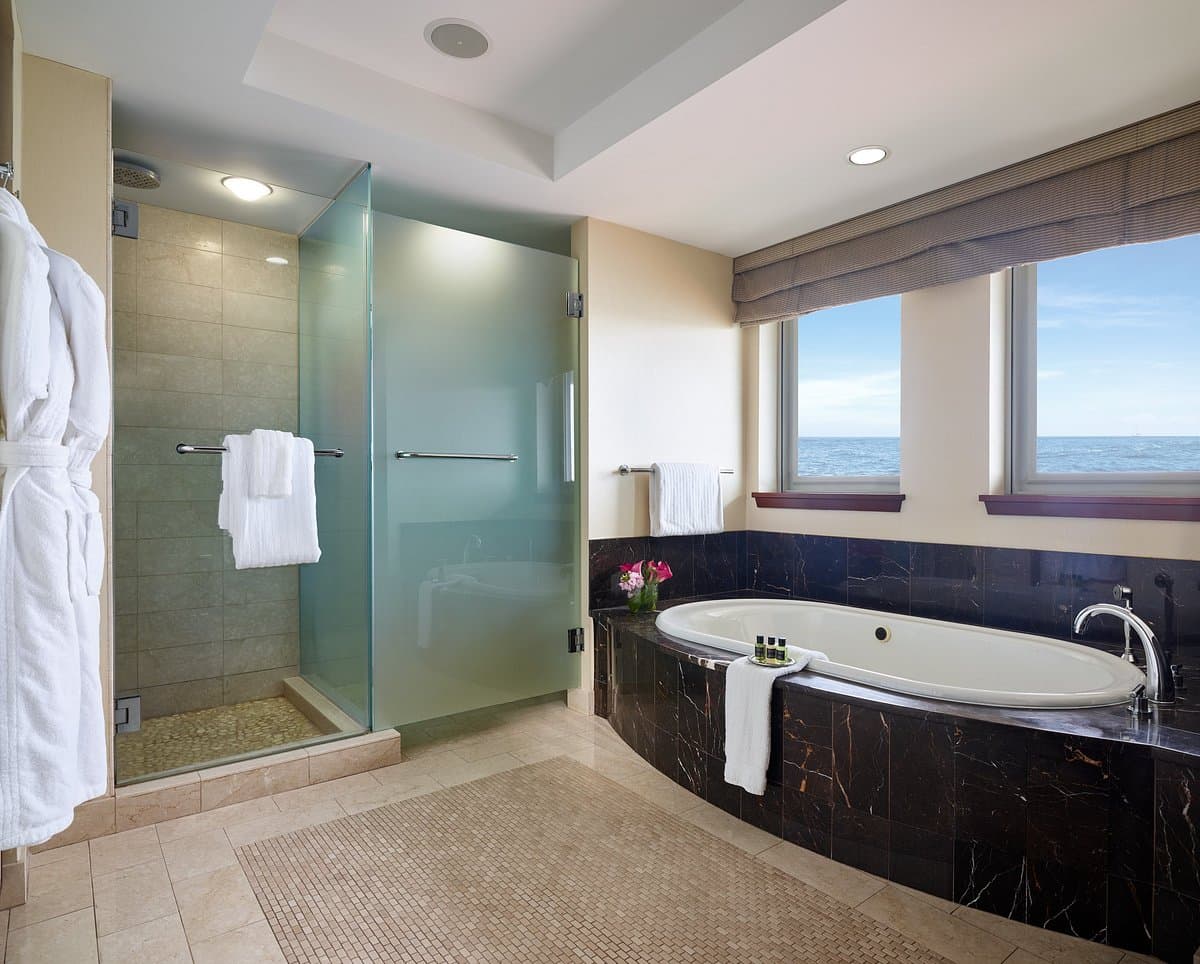 Battery Wharf Hotel, Boston Waterfront Jacuzzi room
