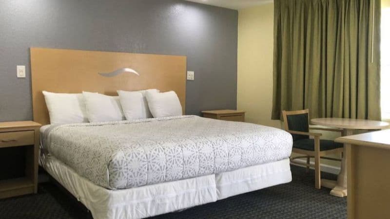 Chisholm’s Motor Inn hotel photo 2