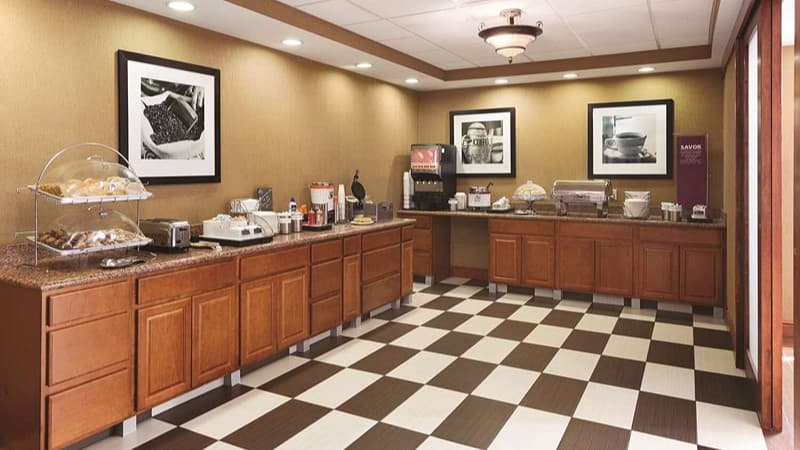 Hampton Inn & Suites Greenfield hotel photo 4