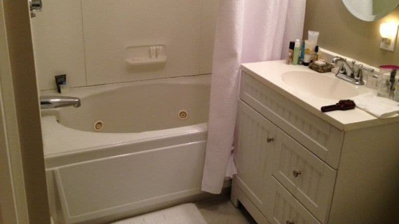 The Hotel Marblehead Jacuzzi room