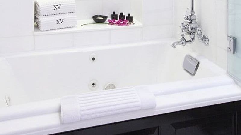 XV Beacon Hotel Jacuzzi room