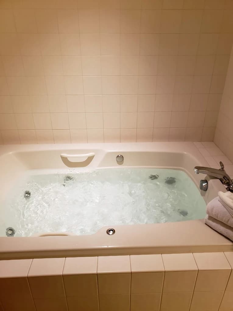 Bavarian Inn Lodge Jacuzzi room