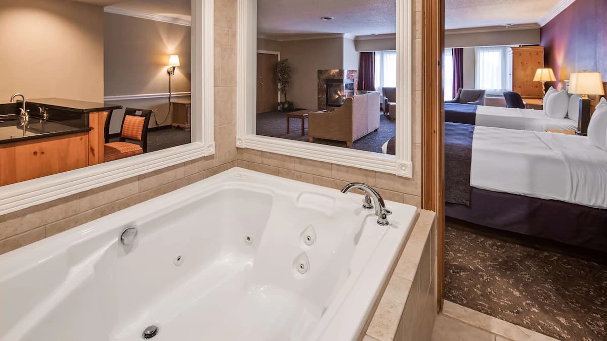 Best Western Greenfield Inn Jacuzzi room
