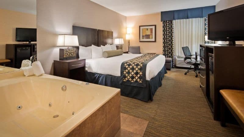 Best Western Plus Coldwater Hotel Jacuzzi room