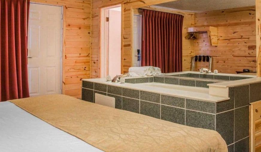 Cabins of Mackinaw hotel photo 2