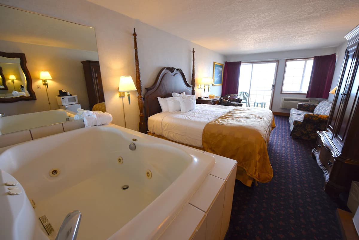 Clarion Hotel Beachfront Jacuzzi room