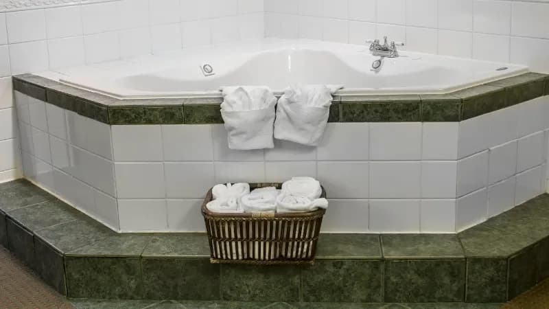 Comfort Inn Jacuzzi room