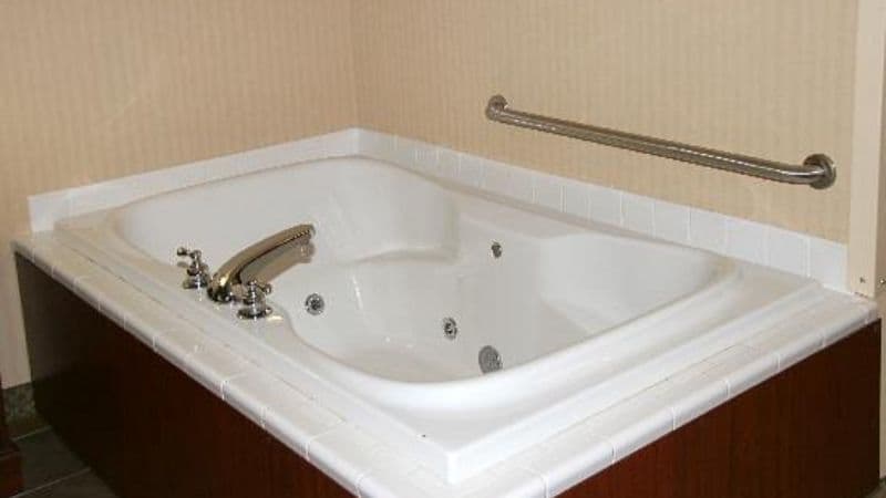 Comfort Inn Traverse City Jacuzzi room