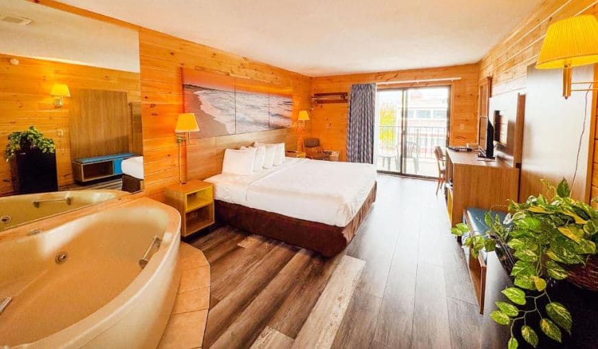 Days Inn by Wyndham Mackinaw City – Lakeview hotel photo 2