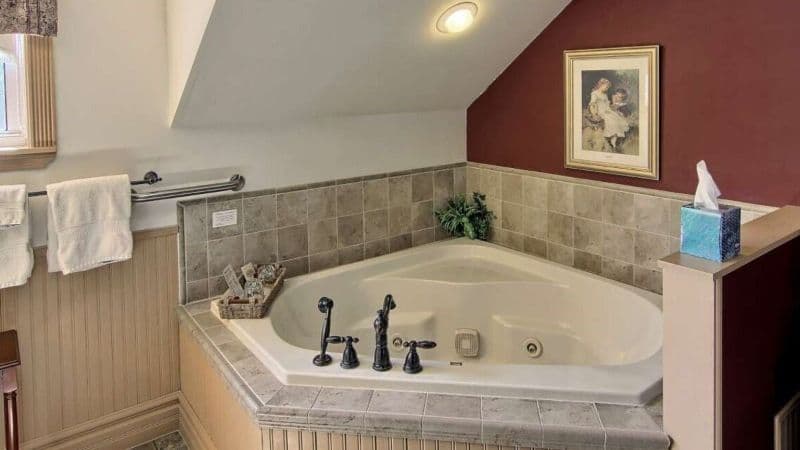 Grand Victorian B&B Jacuzzi room