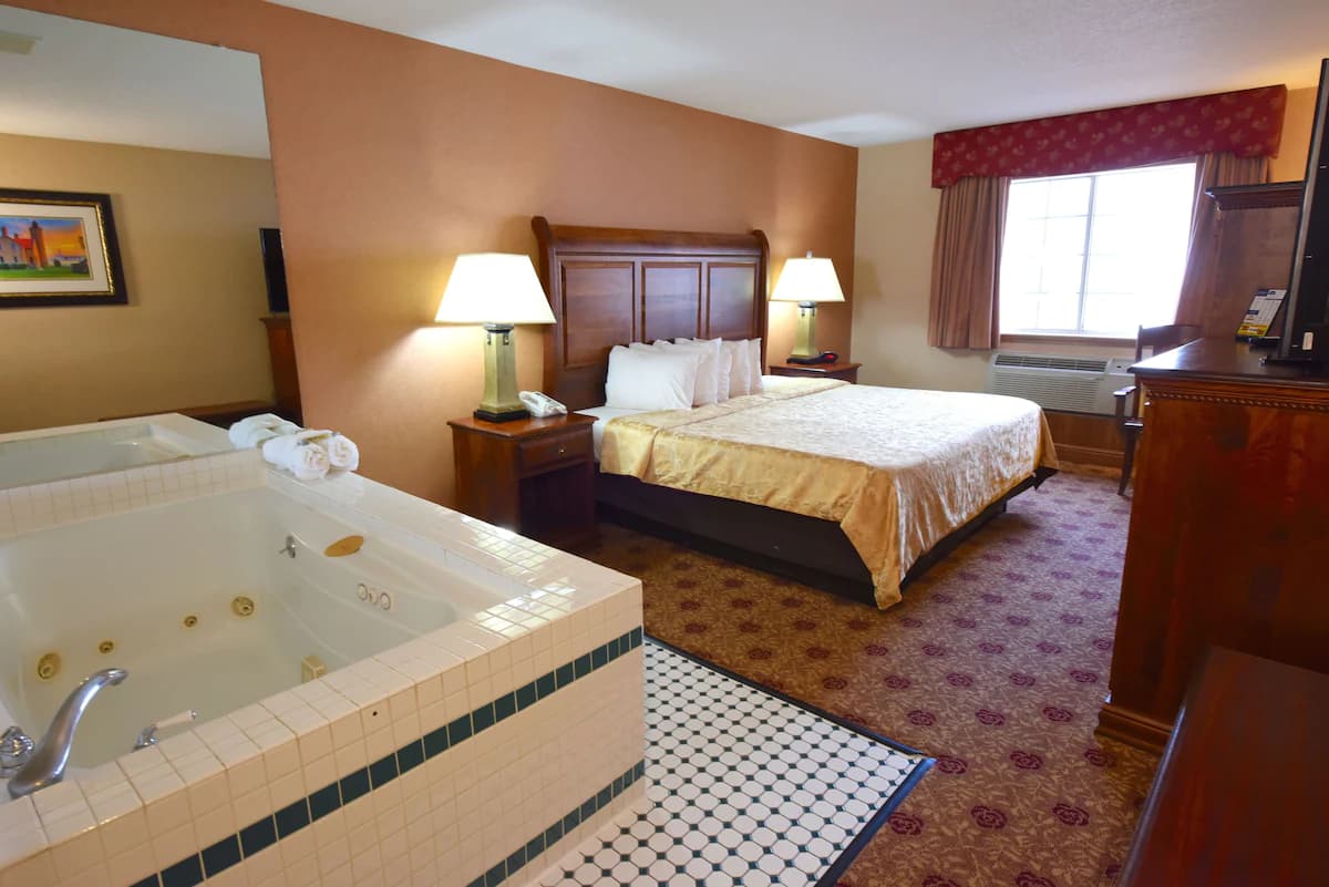 Hamilton Inn Select Beachfront Jacuzzi room