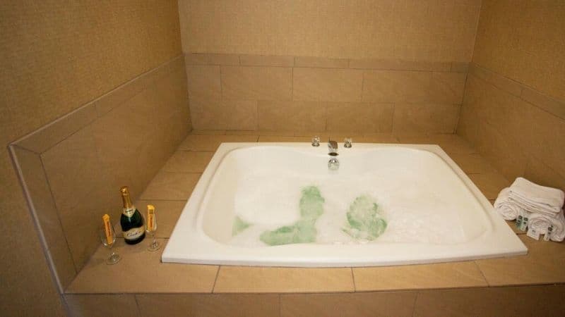 Hampton Inn Port Huron Jacuzzi room