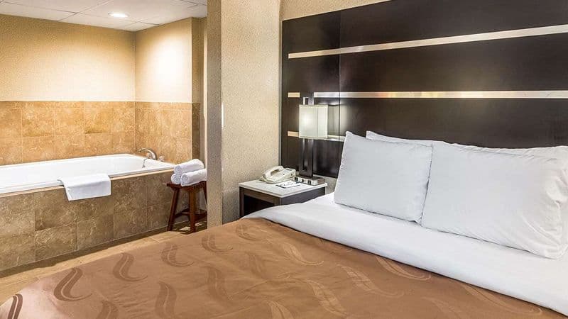 Rodeway Inn Jacuzzi room