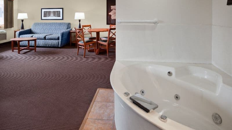 AmericInn by Wyndham Chanhassen Jacuzzi room