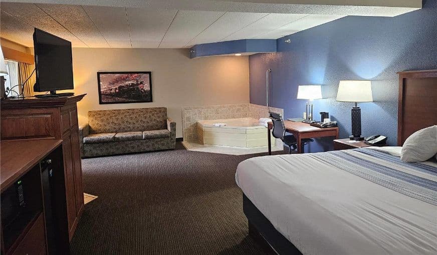 AmericInn by Wyndham Marshall hotel photo 2