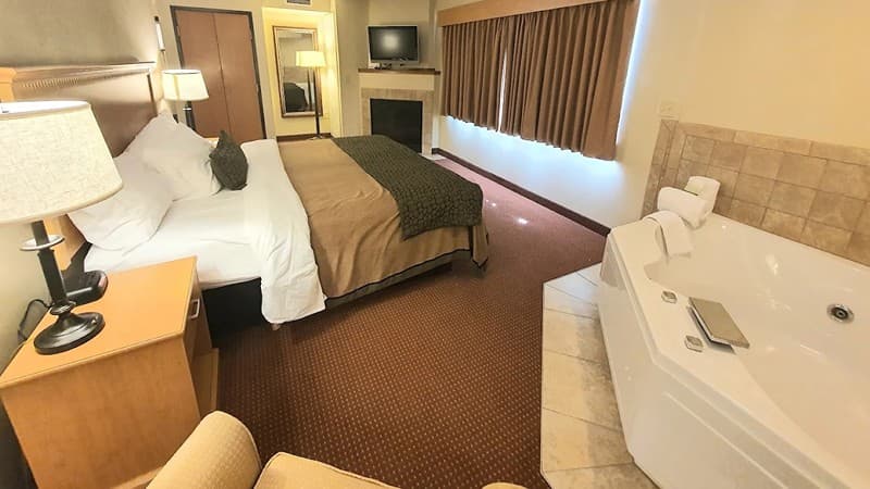 AmeriVu Inn and Suites – Waconia Jacuzzi room