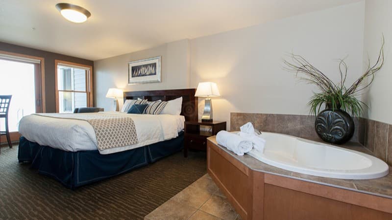 Beacon Pointe on Lake Superior Jacuzzi room
