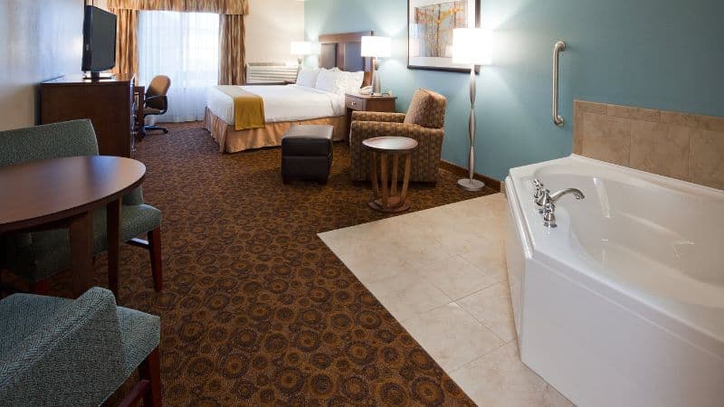 Holiday Inn Express & Suites St. Cloud Jacuzzi room