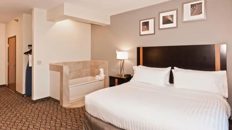 Holiday Inn Express Hotel & Suites Chanhassen, an IHG Hotel hotel photo 2