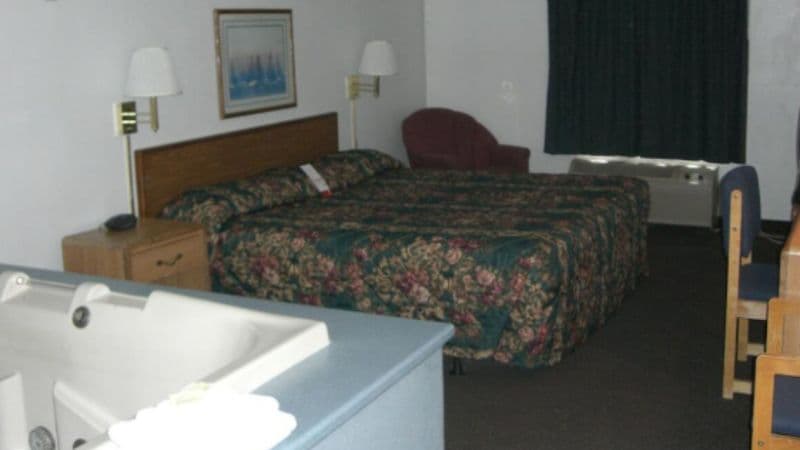 Norwood Inn & Suites Roseville hotel photo 2