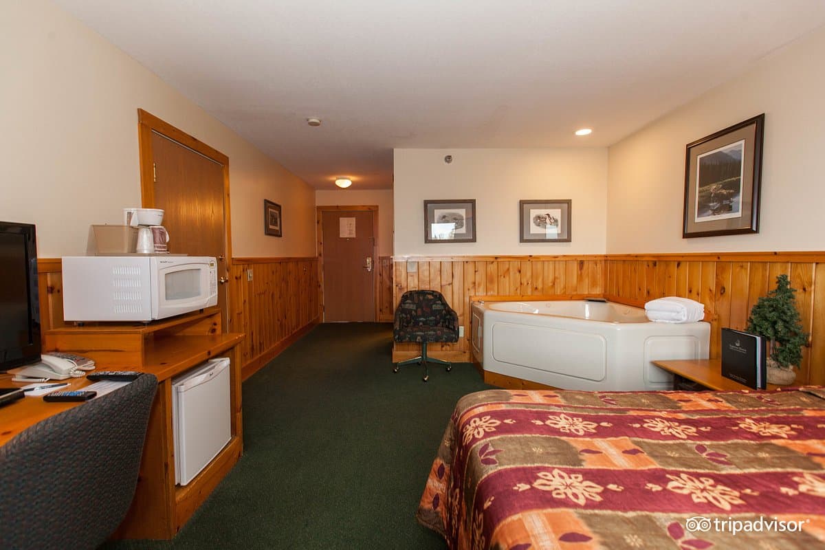 Superior Shores Resort Jacuzzi room