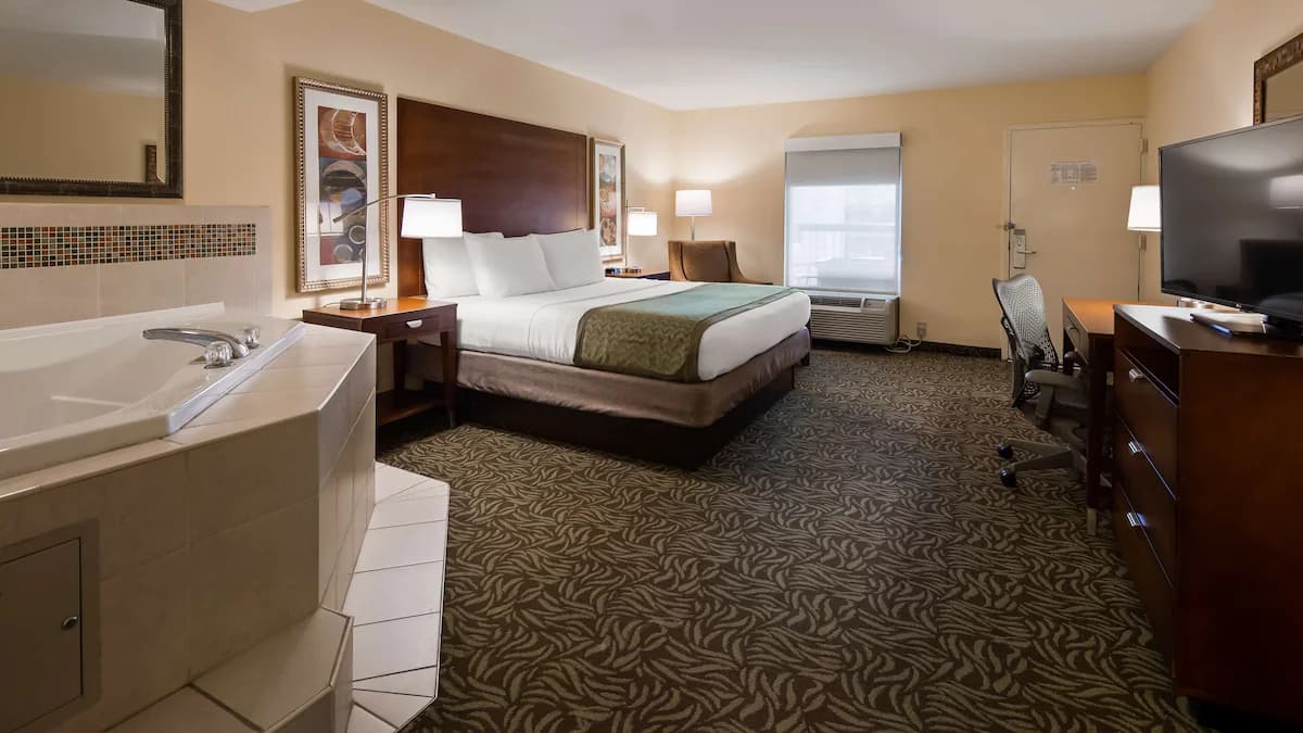 Best Western Seaway Inn Jacuzzi room