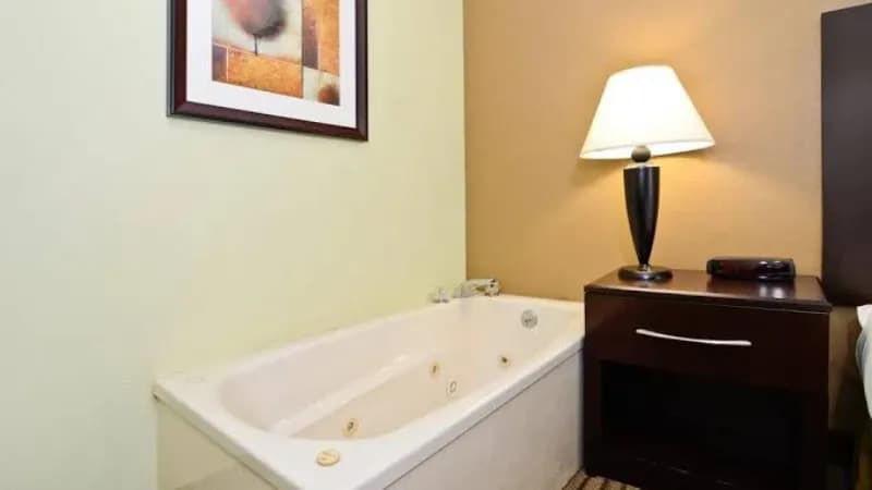Comfort Inn Pearl-Jackson Jacuzzi room