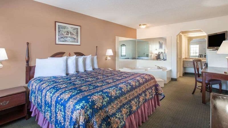 Days Inn by Wyndham Picayune hotel photo 2