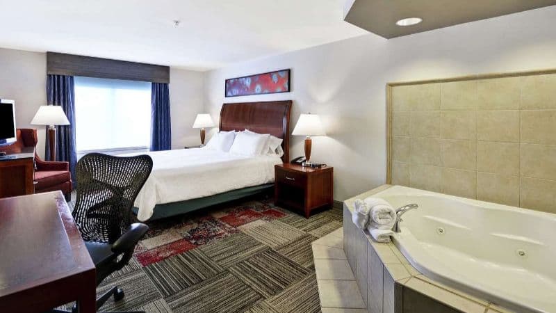 Hilton Garden Inn Gulfport Airport Jacuzzi room