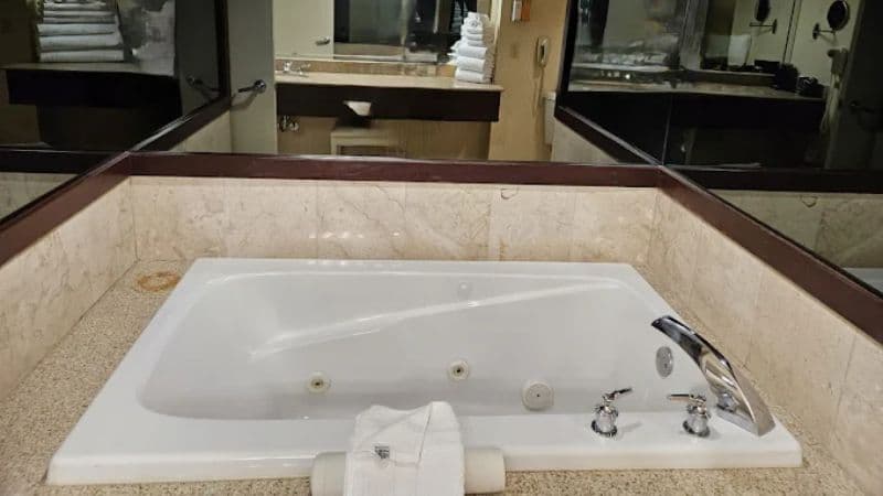 Hollywood Casino Tunica Hotel Jacuzzi room