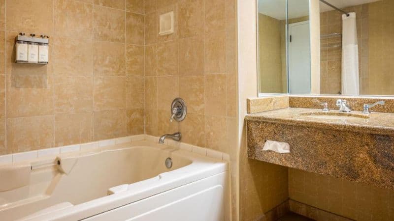 Horseshoe Tunica Jacuzzi room