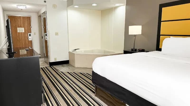 OYO Townhouse Jackson – Ridgeland Jacuzzi room
