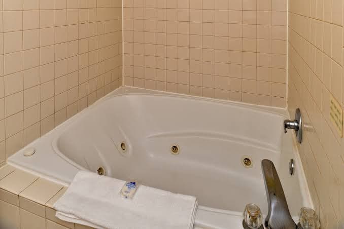 Rodeway Inn West Point, Ms Jacuzzi room