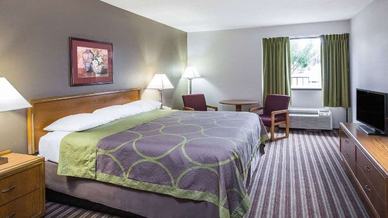 Super 8 by Wyndham Oxford hotel photo 2