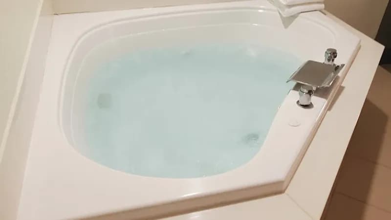 AmericInn by Wyndham Republic Jacuzzi room