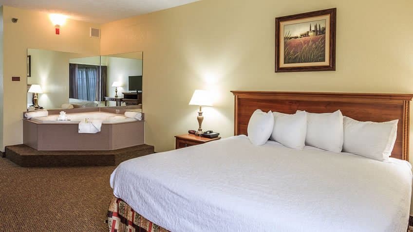Branson Towers Hotel Jacuzzi room