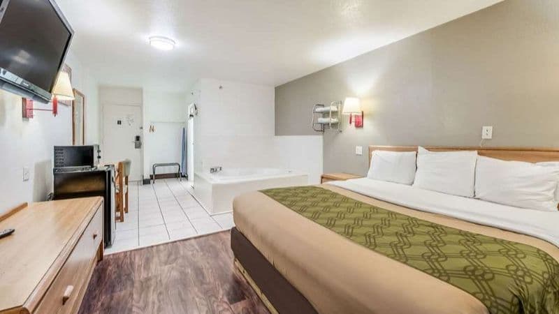 Econo Lodge Truman Inn hotel photo 3