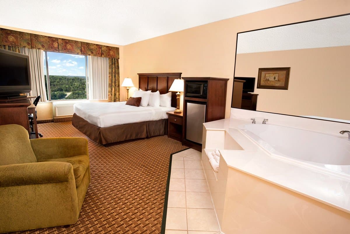 Grand Plaza Hotel Branson Jacuzzi room