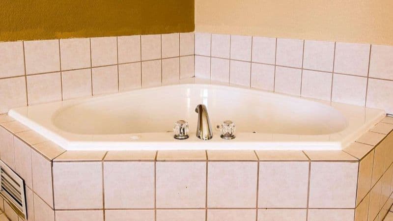 Quality Inn & Suites Jacuzzi room