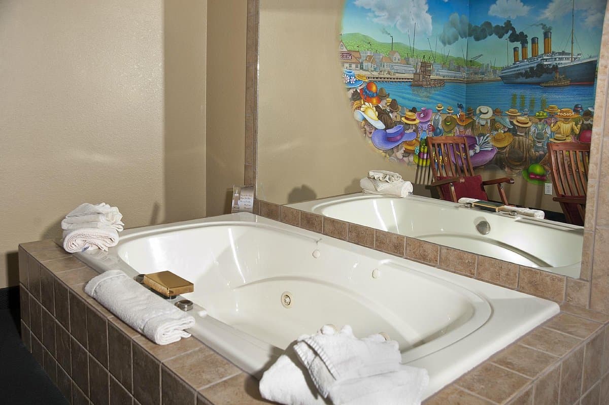Stone Castle Hotel & Conference Center Jacuzzi room
