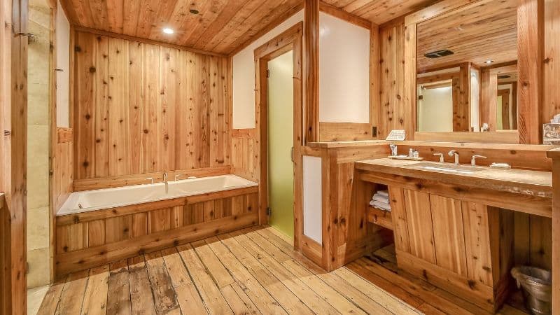 Rainbow Ranch Lodge Jacuzzi room