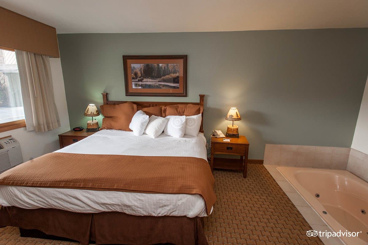 The Ridgeline Hotel At Yellowstone Jacuzzi room