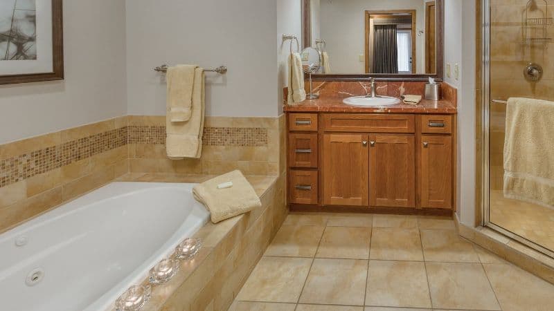 WorldMark West Yellowstone Jacuzzi room