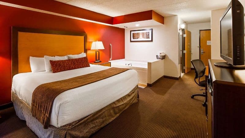 Best Western Plus Sidney Lodge Jacuzzi room