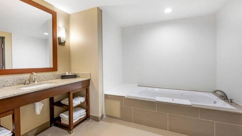 Comfort Suites West Omaha hotel photo 2